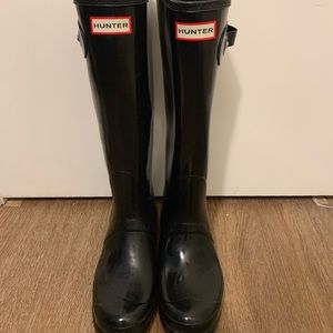 Glossy Black Hunter Boots | sz 9